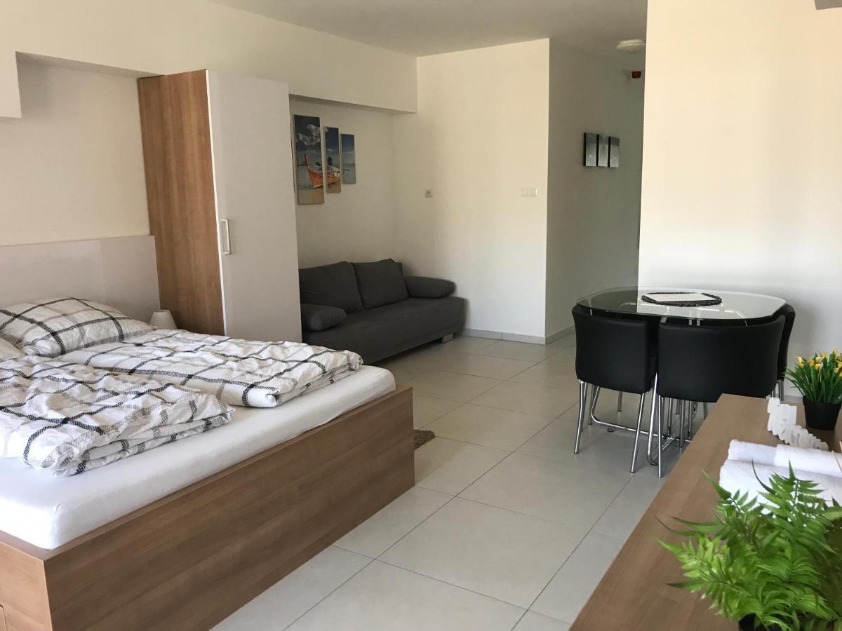 セゲドTisza Gyongye Apartmanhazアパートメント エクステリア 写真