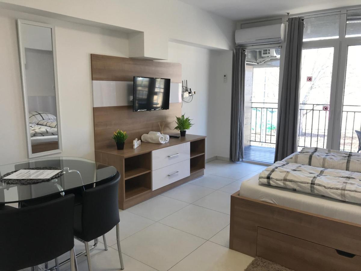 セゲドTisza Gyongye Apartmanhazアパートメント エクステリア 写真