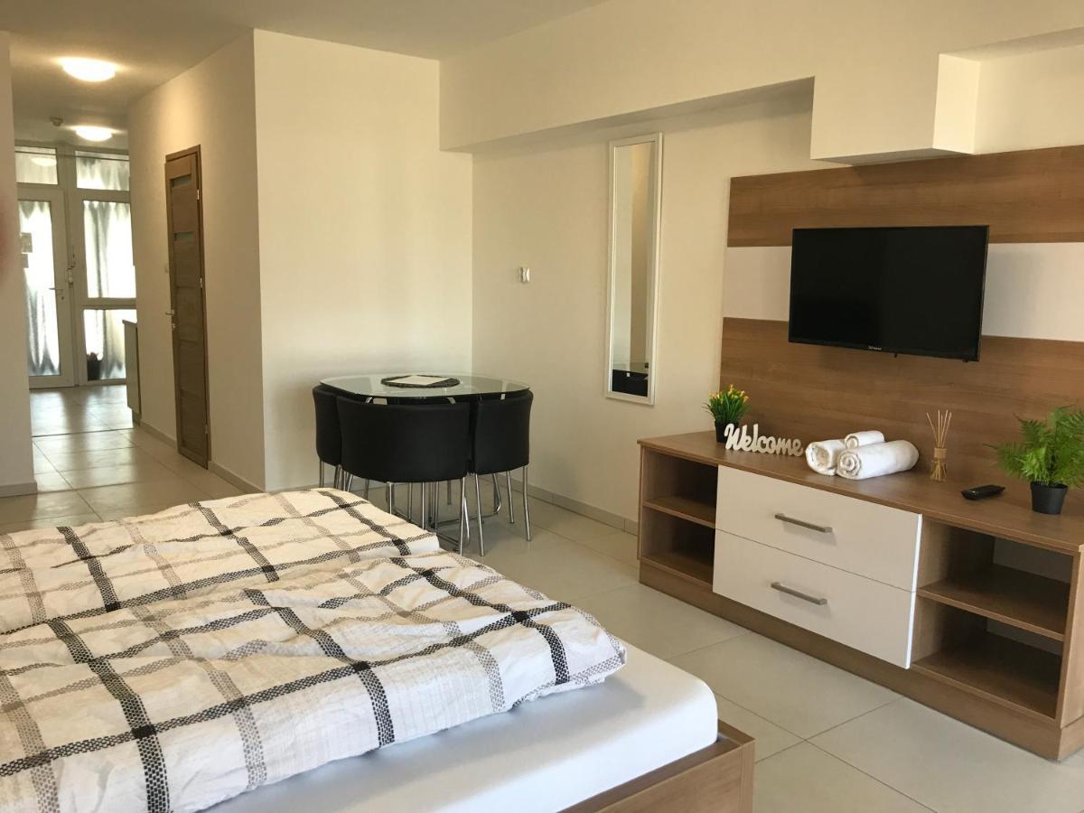 セゲドTisza Gyongye Apartmanhazアパートメント エクステリア 写真