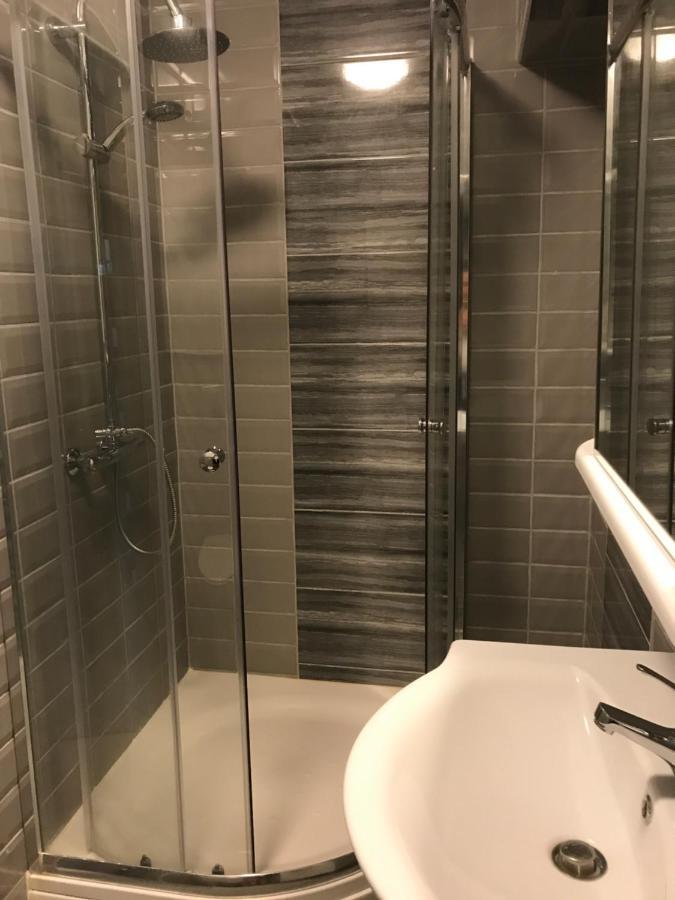 セゲドTisza Gyongye Apartmanhazアパートメント エクステリア 写真