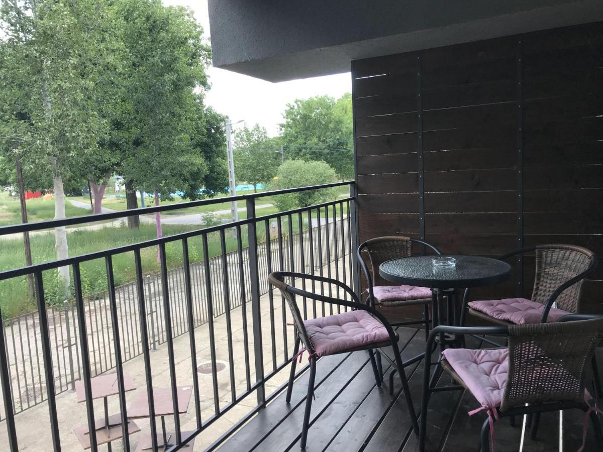 セゲドTisza Gyongye Apartmanhazアパートメント エクステリア 写真