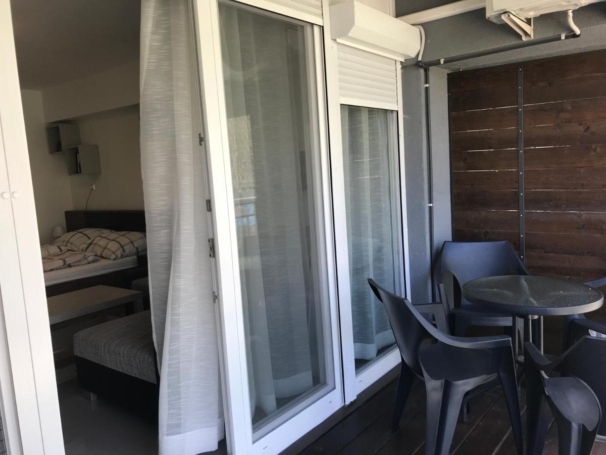 セゲドTisza Gyongye Apartmanhazアパートメント エクステリア 写真