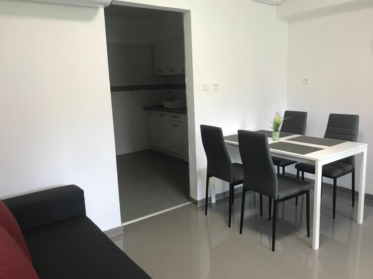 セゲドTisza Gyongye Apartmanhazアパートメント エクステリア 写真